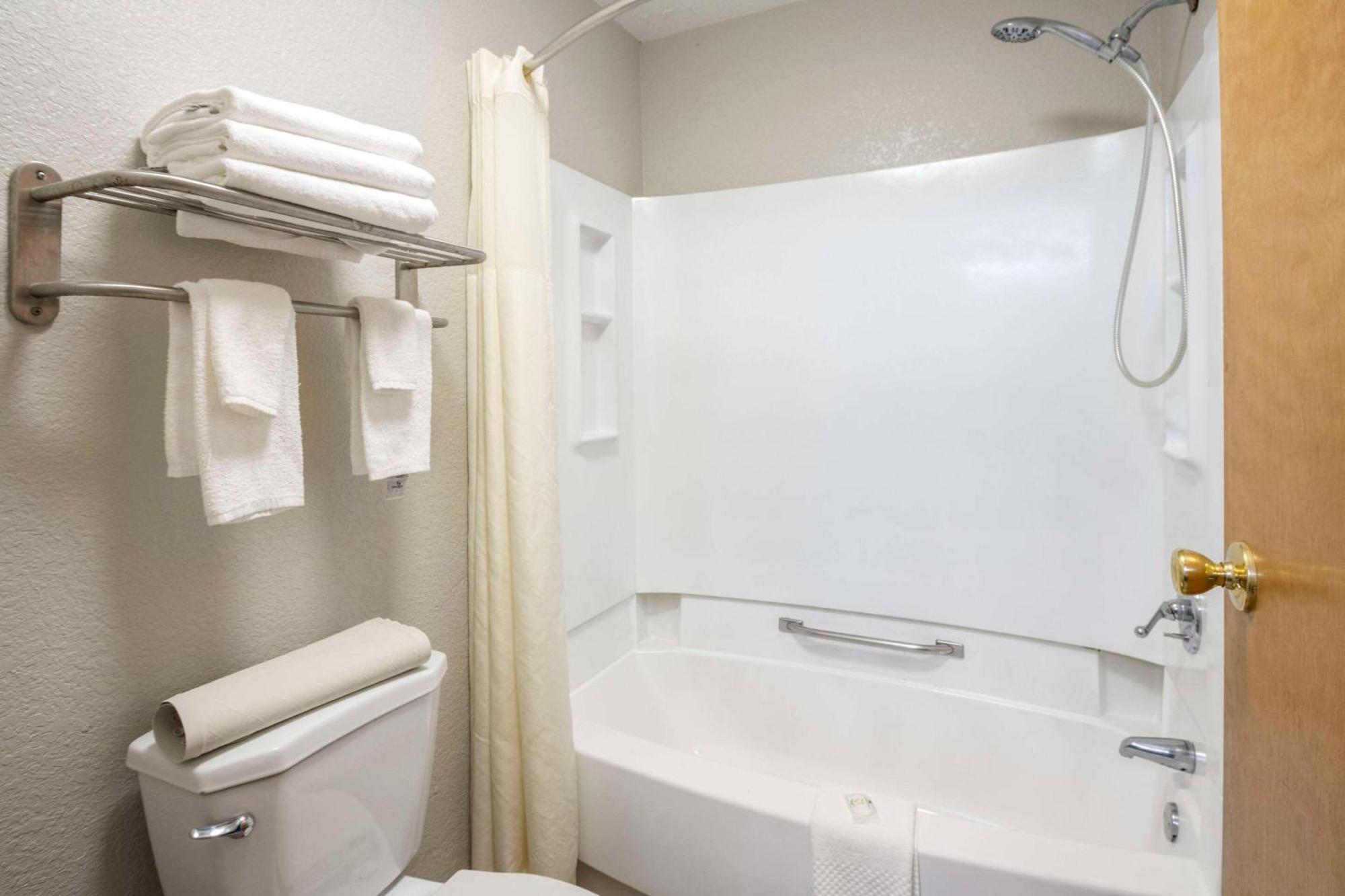 Quality Suites Hickory South Ngoại thất bức ảnh